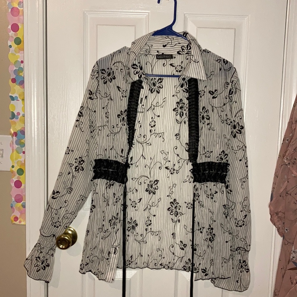Cute long sleeve blouse !!!